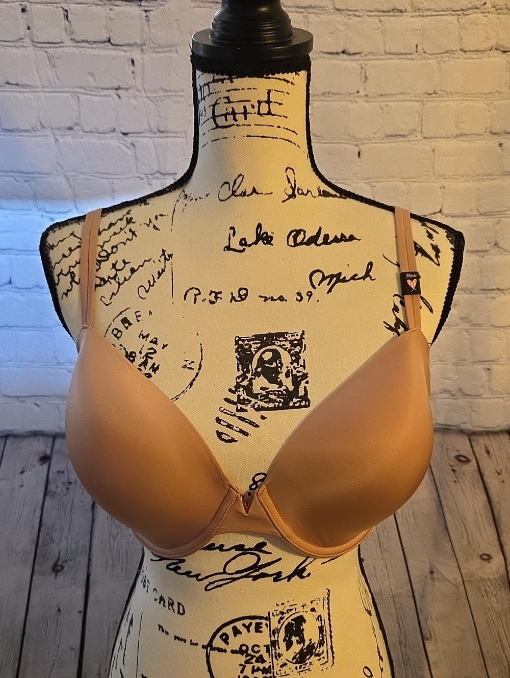 Victoria's Secret Lined Demi - Picture 1 of 4
